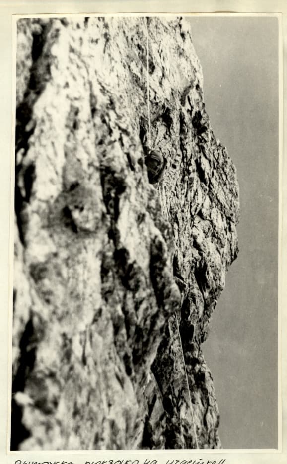 12_image_1.jpg